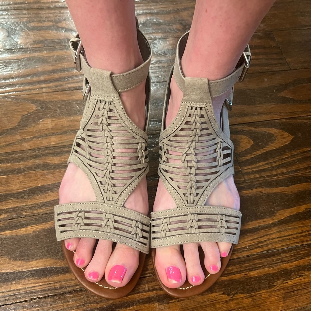 Guess Sandals size 9